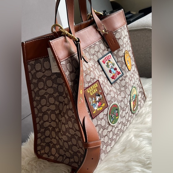💰SOLD - CG974 - Disney X Coach Field Tote 40 in Signature Textile Jacquard - Picture 6 of 16
